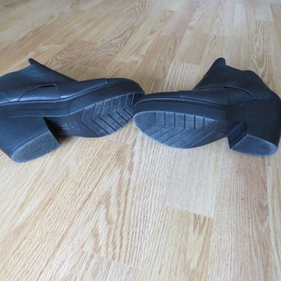 Eileen Fisher Women’s Black Leather Criss Cross Ankle Boots Clogs 7.5 - Picture 12 of 12